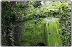 San Juan del Sur rappelling