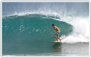 San Juan del Sur surfing